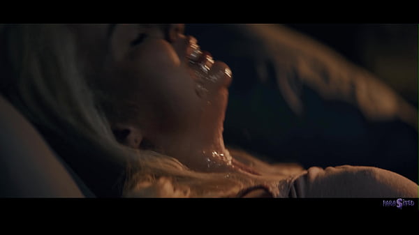 Creatura misteriosa trasformata in Lexi Lore e Melody Marks Carnal