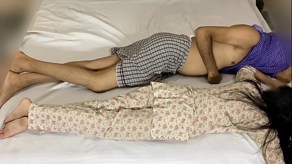 Tôi và mẹ chồng ngủ chung giường và làm tình suốt đêm