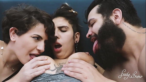 他妈的 Pawg 和他女朋友的屁股在一起，三人性爱该多好啊