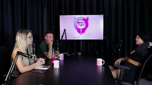 Schöner Teenie vergnügt sich mit der Blondine