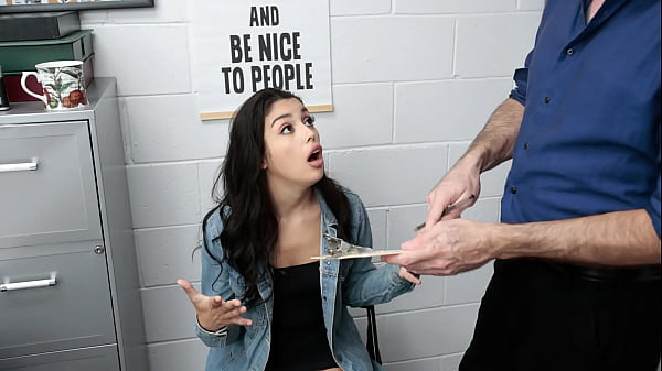 Una teenager ha l'unico modo per non coinvolgere la polizia nel suo caso di taccheggio - Pervcop