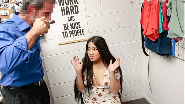 L'agente scopre che l'adolescente ha usato una spazzola per capelli per divertirsi - Pervcop