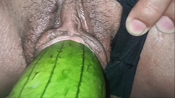 Belle ado s'exhibe sexy