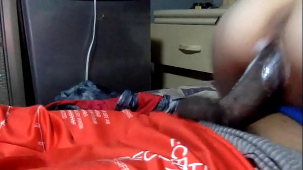 Il patrigno sorprende la figliastra a guardare il porno e la fa scopare RAW! Cavalca questo cazzo finché non divento una stronza