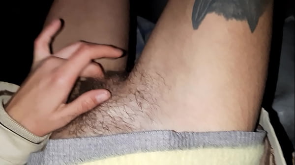 Wir masturbieren in einer Hütte, damit niemand weiß, dass wir Lesben sind