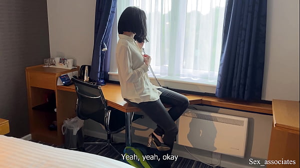 “你不能和你的继母同床共枕，而且还很蠢！！！我们需要正确处理它！！！&quot_ 善良的继母帮助她的继子意外勃起。