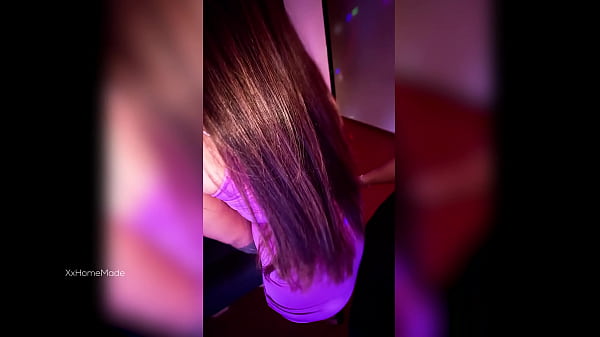 Sesso duro in discoteca - La ragazza latina si mette a ballare e si fa scopare da uno sconosciuto!