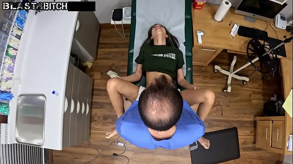 Bellissima teenager prende in giro Sconosciuto