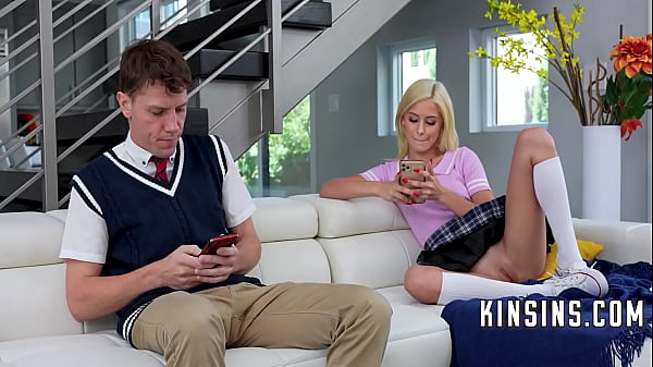 Die Instinkte der Stiefschwester bezüglich des Schwanzes ihres Bruders hatten Recht