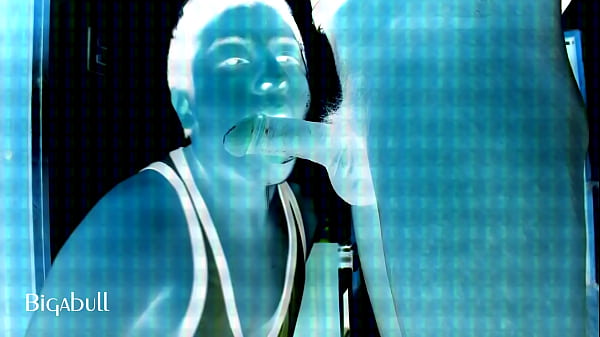 Großer Penis eines dünnen Jungen