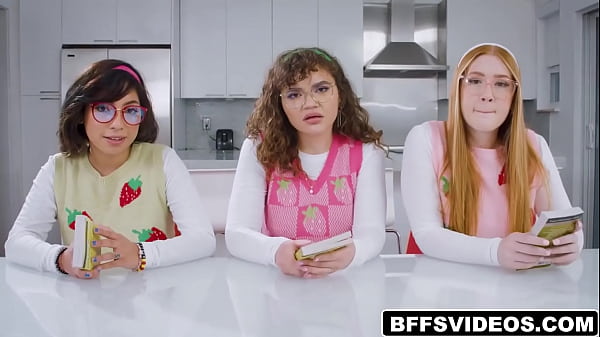 Die Bücherwürmer Harper Red, Naudi Nala und Ozzy SparX wurden von einem lustvollen, provokanten Buch erregt, das Nicky Rebel geteilt hatte.