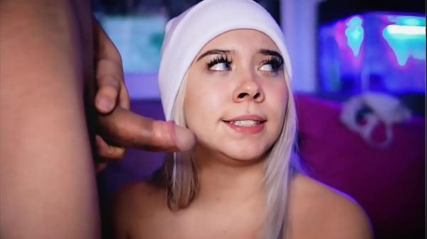 Una bionda paffuta adora il cazzo del fratellastro