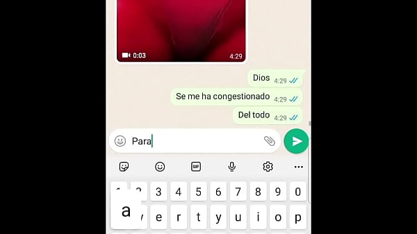 Dulce jovencita se divierte