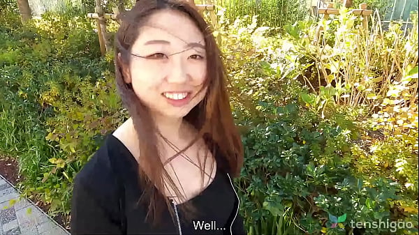 La prima volta davanti alla telecamera fa sesso con la vera infermiera giapponese di Tokyo, Miss Ai Okamoto: casting sul divano e mostra il suo bel corpo sexy. pt1