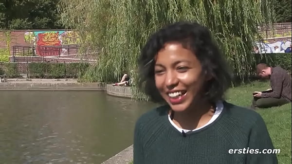 Ersties: latina amatoriale ci mostra le sue abilità di masturbazione sexy