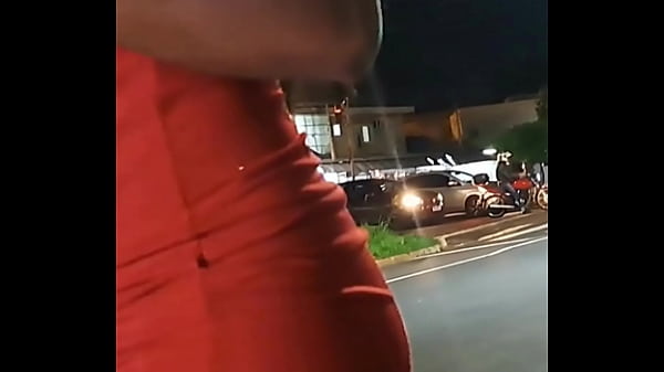 मुझे यह सड़क पर मिला, मैं एक शो कर रहा था, मैं इसे गर्मागर्म घर ले गया जब मेरी सौतेली माँ घर पर काम करती थी, मैंने उसे चोदा