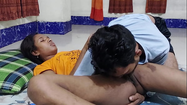 Hanif pk und Popy Die geile Brünette zeigt, wie sehr sie eine lange, harte Stange in ihrer Möse liebt, Deshi Sex