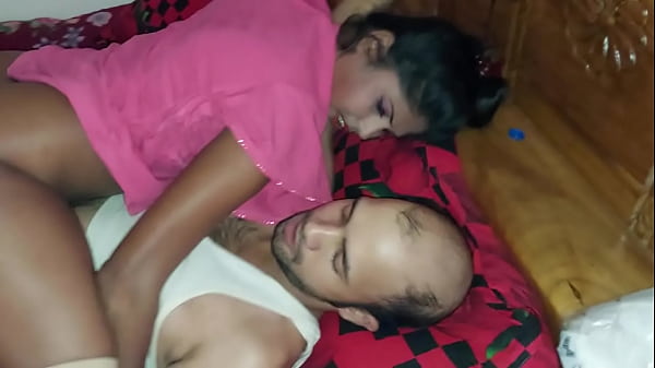 Manik Mia y Mst Sumona - Linda novia quiere follar temprano en casa sexo en pareja
