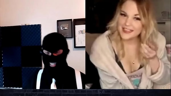 Una ragazza teenager giocosa posa in cam_porn