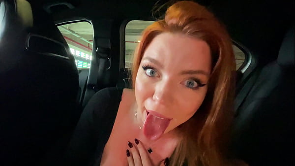 Bellissima teenager stuzzica la sborrata