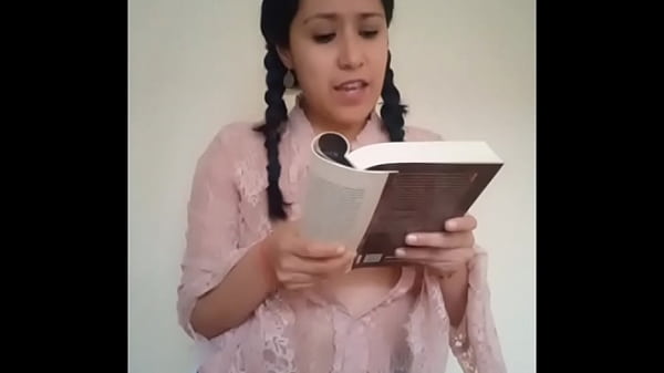 शिक्षिका पढ़ रही है लेकिन उसका छिपा हुआ वाइब्रेटर उसकी एकाग्रता को तोड़ता रहता है (पूर्वावलोकन)