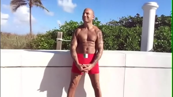 棕褐色紧身意大利式意大利磅机器 MAXXX LOADZ 色情片中最健康的色情明星