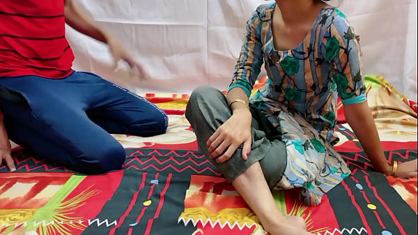 Tia fodida por menino adolescente com áudio hindi vídeo pornô full HD