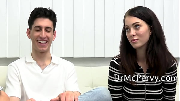 I fratellastri oltrepassano i confini durante la terapia: Cora Cox, Kenzie Love