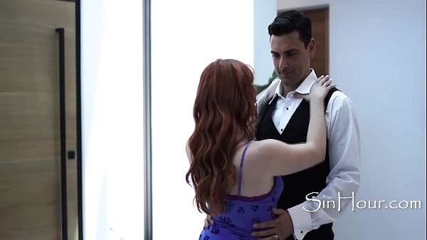 Stieftochter schwärmt von erfolgreichem Mann, nachdem er eine Auszeichnung erhalten hat