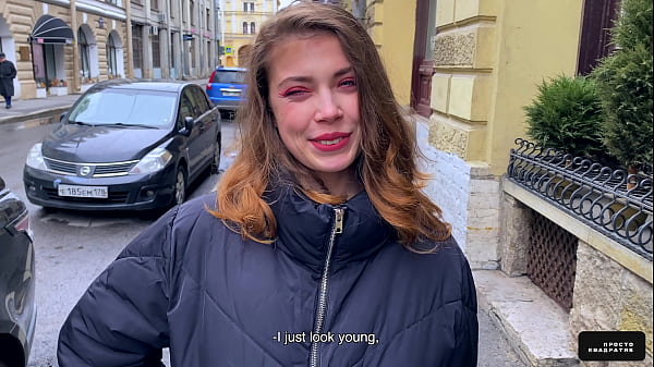 Une simple demande dans la rue s'est terminée par une fin inattendue - Sperme sur la chatte et enfiler une culotte