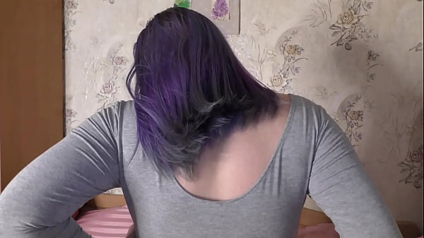 Dickes Teenie-Mädchen macht für dich ein POV-Femdom-Facesitting und bittet dich dann, ihre Muschi aus nächster Nähe zu lecken! - Rollenspiel - Milky Mari