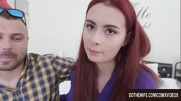 La moglie Scyley Jam viene impregnata mentre il marito cornuto guarda