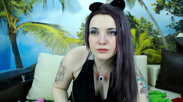 Junge Frauen lieben es, ihre enge rosa Muschi zu necken und zu masturbieren