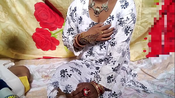 Con dâu trẻ bị bố chồng đụ, Babu ji đuổi con trai ra ngoài và tận hưởng tình dục desi thực sự.