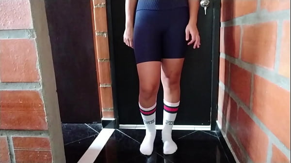 Elle me demande de la baiser mais je suis venu pour que le meilleur ami de ma copine ne la baise pas