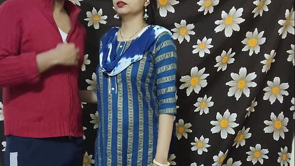 Jiju scopa comodamente, non hai intenzione di strapparti la figa con l'audio hindi