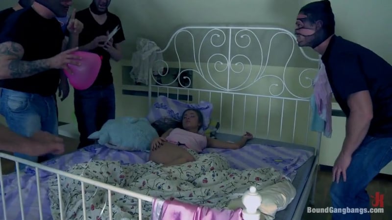 Russa a 18 anni legata e scopata in 4 #kingshock47 buon 18esimo compleanno roxy bell