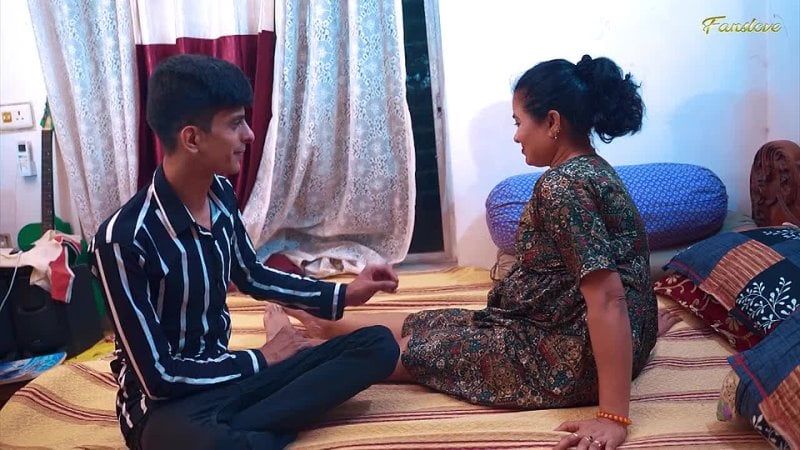 Peitos grandes gostosa desi milf sogra tia bhabhi indiano saree kamwali malkin devor hindi 🤤🍑💦 vídeo de desi hamster