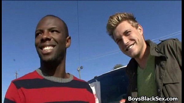 Hombre blanco se folla a un chico negro BB 18