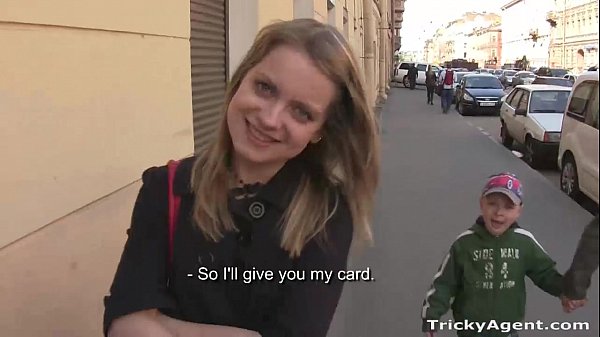 Tricky Agent – ​​Ein blauäugiges Mädchen Alena, schüchtern, aber interessiert!