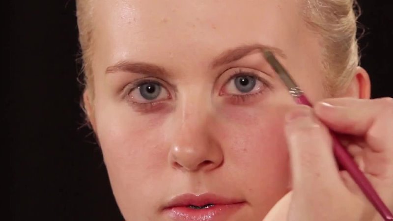 Emma Stone e Gwen Stacy no incrível tutorial de maquiagem do Homem-Aranha de Robert Jones